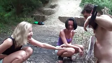 Stepdaughter Lacy và tốt nhất người bạn cho cha Charles sexvietxxx một peek!